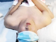 风骚的大奶人妻露脸被两个大哥玩弄口交揉奶