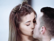 颜值少女被男友疯狂刺激逼逼狂插子宫