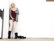 两个年轻的芭蕾舞演员排练后互相舔对方的阴户