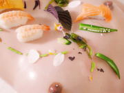 女体盛宴完美极品身材女孩被慢慢吃掉