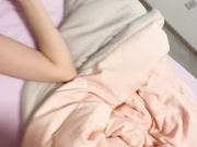 很多客户想操的4s店骚货销售被其中一个大哥带回家发现肉色丝袜里内裤都不穿 直接撕开丝袜无套就操她的浪逼 舔她的酸臭丝袜脚