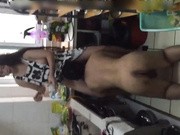 寂寞騷浪人妻少婦演繹情景劇之與猥瑣兒子廚房啪啪打炮 舔逼喝聖水 高潮呻吟不斷 國語720P高清