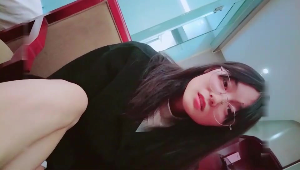 藝術院校文藝範氣質美女賓館和男友開房 主動吃雞巴扒光衣服嘗試各種體位玩弄 高潮直叫求饒 國語高清