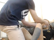 精品推薦 留學生眼鏡妹子與大屌洋老外居家瘋狂愛愛 沙發上跪舔雞巴玩弄各種體位浪叫聲不斷