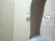 某大型商場公共衛生間拍攝到的各式美女少婦如廁 有個年紀不大的富姐很有熟女範 1080P高清