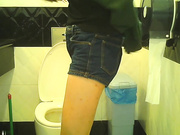 某大型商場公共衛生間拍攝到的各式美女少婦如廁 有幾位妹子顏值蠻高的 720原版高清