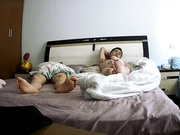 居家攝像頭黑客破解拍攝到的騷氣妻子午睡脫個精光和老公啪啪過性生活 扶屌直插花心爽的欲仙欲死 露臉高清