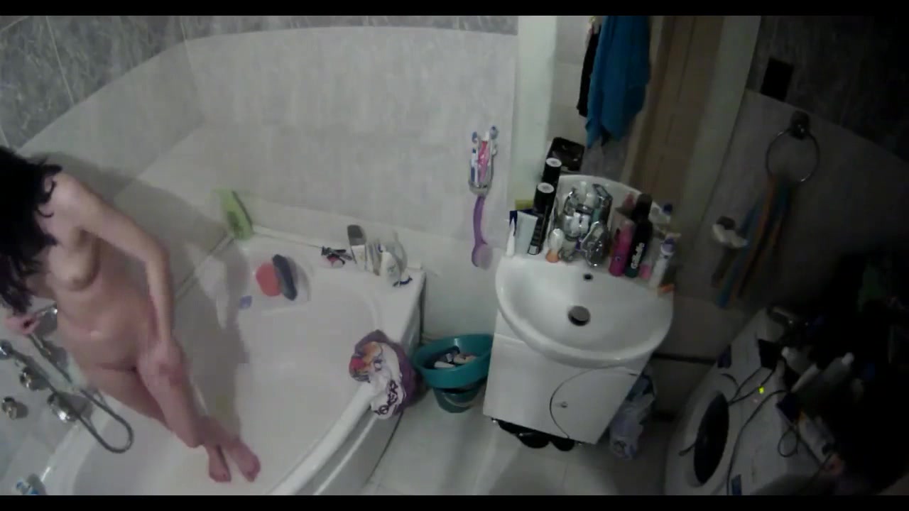 居家攝像頭黑客破解拍攝到的中國留學生和大屌洋男友換衣做愛洗澡三部曲 場面淫蕩～720P高清