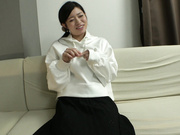 [BEAF-166] 男性経験少な目、お店のエロ本見て興奮しちゃってパンツ濡らすド淫乱書店勤務女子 - 1of5