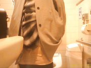 最新流出某商場公共坐廁固定偷拍各式美女少婦如廁噓噓 形態各異騷穴逼毛看得讓人欲火焚身 720P高清原版