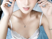 宝宝穿着情趣睡衣跟狼友互动撩骚，全程露脸听指挥漏出骚奶子展示骚逼，道具跳蛋玩弄淫水多多，高清无水印