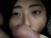 漂亮留学女友蜷缩在桌子下吃洋屌