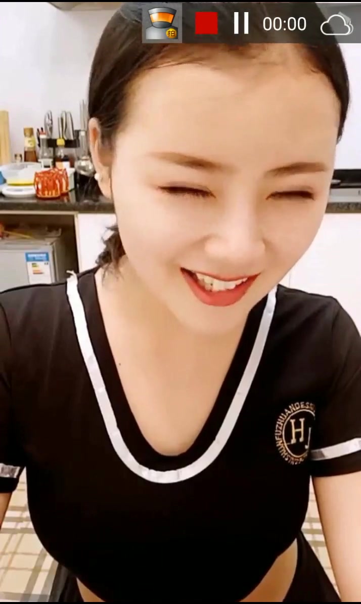 人见人爱高颜值艺校气质美女裸体跳绳这完美的乳房不知道是天然还是整出来的太完美了