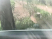 【户外 真实第一视角】把脚丫子伸出小车的车窗外，“啊 我就喜欢让人知道我正在被操着