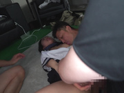 [APNS-384] 中年チ〇ポ偏愛女学生 オナバレから始まる、ずっと好きだったおじさん達とのとろける中出しセックス 綾美なな - 2of5