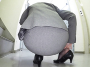 [破解] SMOK-020 【ピンサロセクハラ】残業中、2人きりの社内で金欠ち○ - 1of5