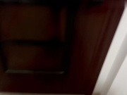 趁哥哥喝醉睡着了我强操了我的亲嫂子，我用手摸嫂子的骚逼，嫂子下面水就是多