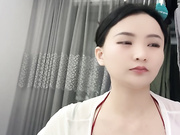 狼粉疯狂舔屏，F号天然豪乳御姐【叶姿】换衣露奶露逼诱惑，这对车大灯简直太顶了