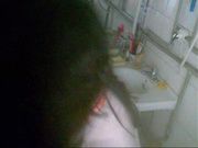 偷拍隔壁阿姨洗澡又被扣屄