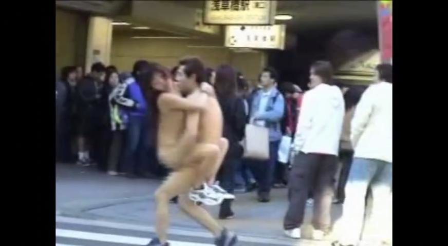 大街上铺张席子就干