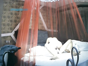 精品推荐-红帐房全视野偷拍喜欢健身的清纯美女被刚认识的健身教练各种动作操了30多分钟还不射,妹子受不了不干了!