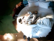 喷血推荐-蓝床房偷拍超清纯漂亮大学美女和男友约会开始2人很害羞,最后男的没忍住扒掉美女衣服不停连操2次!