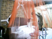 喷血推荐-红帐房偷拍很有文艺气质的美女和男友开房还说看到有酒店偷装摄像头,特意检查了下,结果还是中招了,绝对极品!