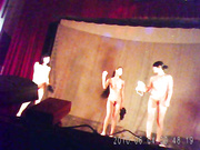 左边第二个美丽身材好