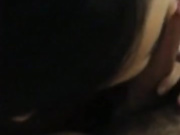 微信上认识的97年清纯小美女,脱掉内裤发现原来是极品无毛B,没忍住射了她一脸！