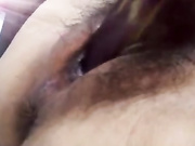 骚女敏儿，30厘米长的茄子插的直冒白浆