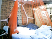 复古风主题宾馆有点像偷情的男女衣服没脱就开始缠绵脱光床上激情啪啪啪办完事一起洗个鸳鸯浴女的挺骚