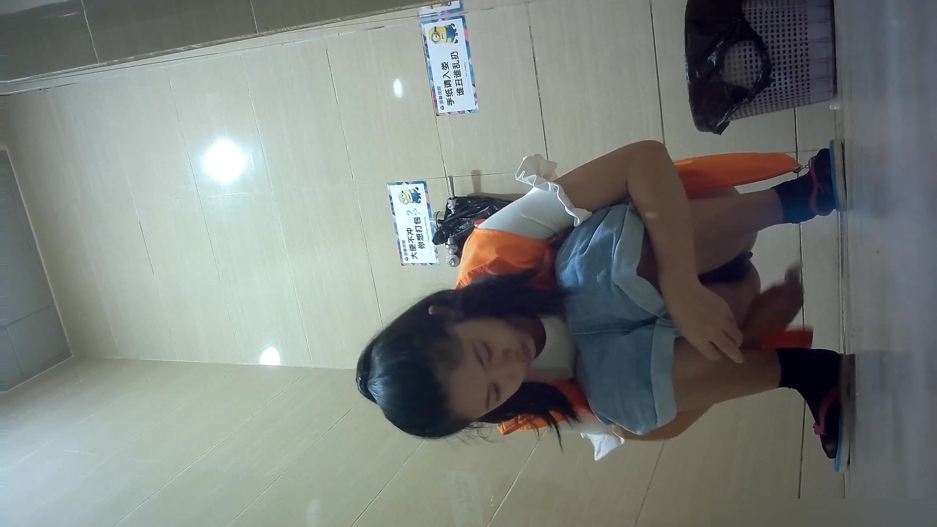 坐盗市最新流出商场女厕偷拍几个年轻美眉嘘嘘