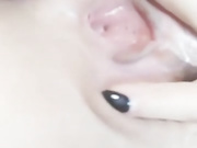 清纯美女大学生露脸直播挣生活费，情趣黑丝诱惑自慰，小逼粉嫩流出白浆，浪荡呻吟好想舔一舔