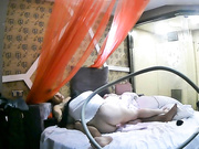 高级酒店偷拍胸大丰满的年轻漂亮少妇偷情时担心射进去后被老公发现,不让操逼用振动棒插,狂干她嘴巴,射一嘴!