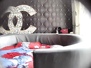 香奈儿主题酒店TP逼被舔得欲仙欲死的骚女上位表情亢奋最后要吃大鸡巴补充一下体力