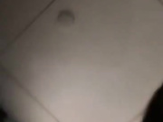 高颜值网红主播国民小妖宾馆豪华套房和两个样子猥琐的有钱粉丝啪啪其中一个还秃顶