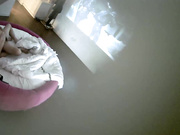 特色宾馆偷拍气质漂亮美少妇和男同事下班开房偷情,男的都累倒了自己还坐在上面干,太骚了难怪出来偷情!