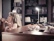 办公室里操巨乳老淫妇