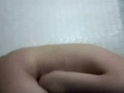 女友大学闺蜜圆润的奶子像水密桃一样嫩,干一次不过瘾洗澡时继续干,操的她2腿发软回不去！表情特别淫荡！