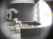 清纯水嫩的翘臀短裤大白腿美女被男友带到酒店开始操她,年轻体力好连续干了4次,各种体位操,真是为了操逼而开房!