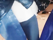 模特身材时尚性感美女主播晚上和粉丝在户外工地啪啪外面实在太冷了鸡巴硬不起只好车震