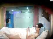 社会小情侣开房打炮 女主挺漂亮 啥活都会 打飞机口交做爱 看得人血脉喷张