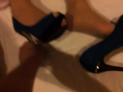 铁粉四哥请女网友吃大餐灌倒去宾馆开房亲个小嘴淫猥一下720P高清无水