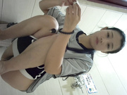 美到极致的运动短裤尤物逼缝真长竟能尿出三条直线