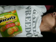 超清纯水灵大眼女友和大屌男友性爱自拍流出 直接无套插入 抱着娃娃裹屌 道具插漂亮小穴都玩出水 高清720P版