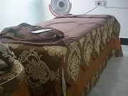 老哥大保健TP找了个少妇按摩床上骑乘口交非常诱人