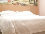 老哥探花选了两个大奶熟女双飞啪啪 轮流大力猛操上位骑乘抽插非常诱人