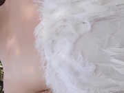 最新爆乳福利姬『橘猫』野外露出的肉丝少女 长塑胶棒入美穴 呻吟浪叫