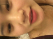 小情侣激情爱爱自拍妹子一直盯着摄像头好诱人