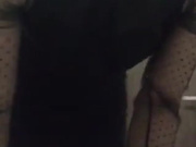 风骚妖精熟女TS爱美兰亭，卫生间厕所激情艹女人，用手指插人家的逼还说好紧，大屌插进来女人淫水直流！